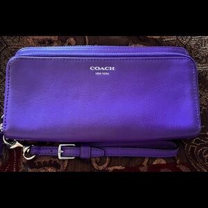 Authentic Coach Double Zipper Essential Continental Wristlet